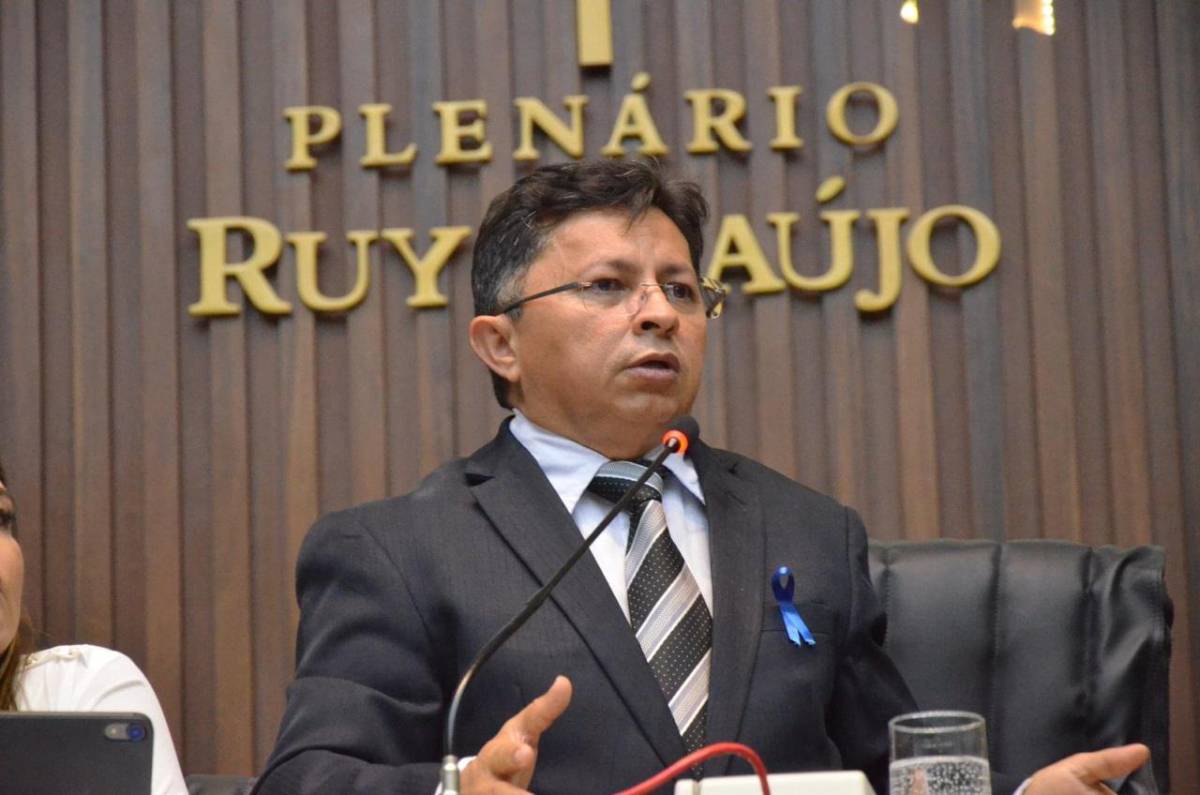 Deputado estadual Sinésio Campos