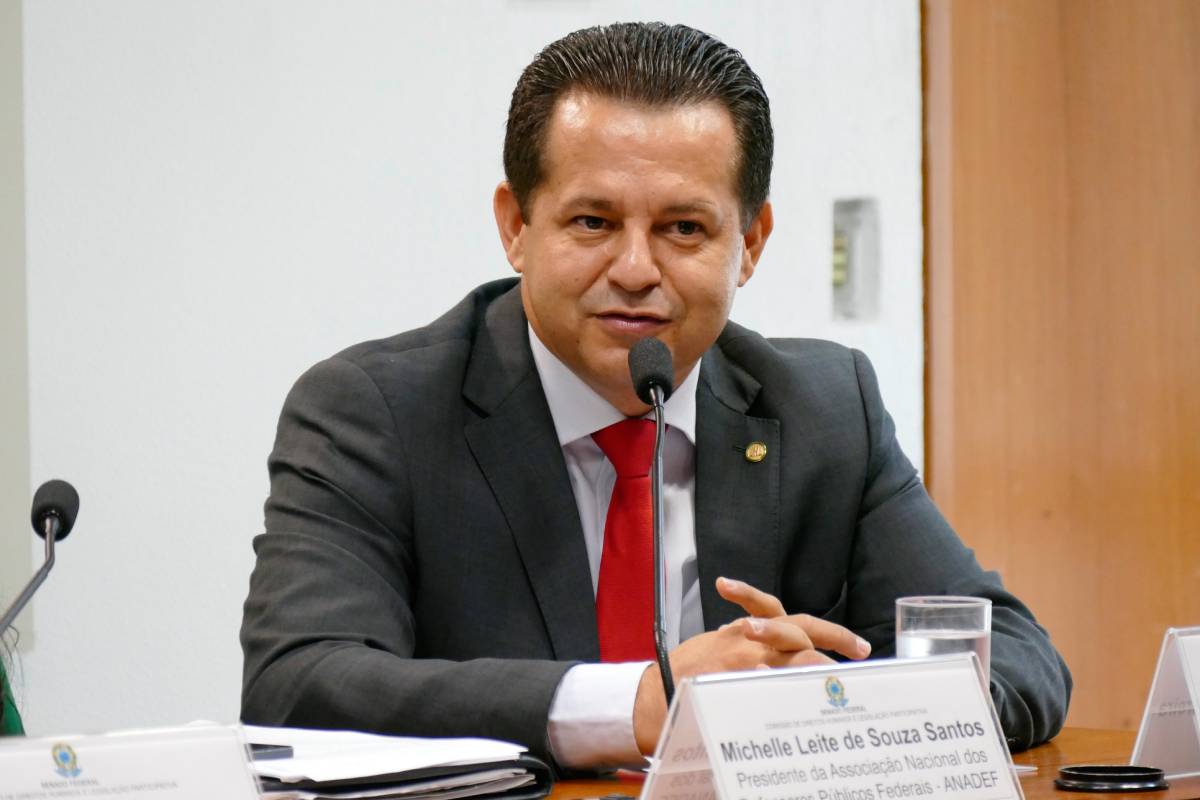 Deputado federal Valtenir Pereira
